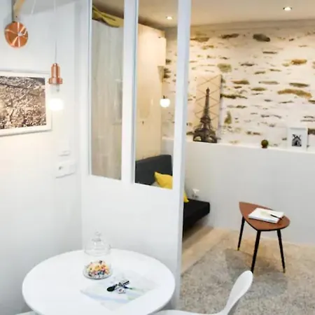 Urbain Ancienne Ecurie Au Centre Et Parking Apartmán *