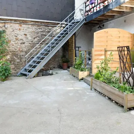 Urbain Ancienne Ecurie Au Centre Et Parking *