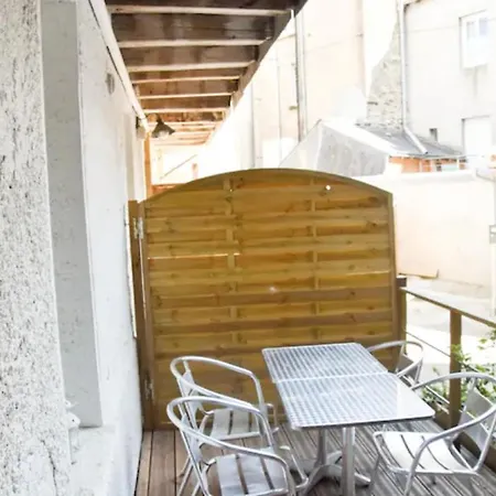 Urbain Ancienne Ecurie Au Centre Et Parking Appartement
