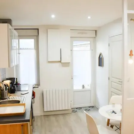 Urbain Ancienne Ecurie Au Centre Et Parking * Ναντ