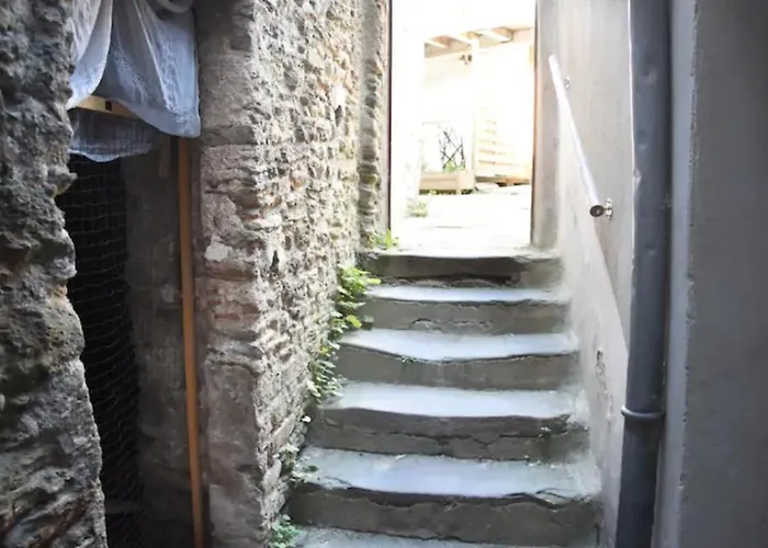 Urbain Ancienne Ecurie Au Centre Et Parking *