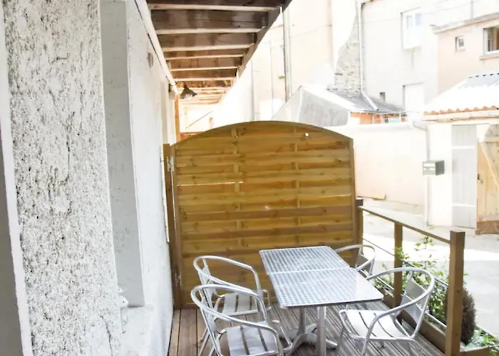 Urbain Ancienne Ecurie Au Centre Et Parking Apartmán