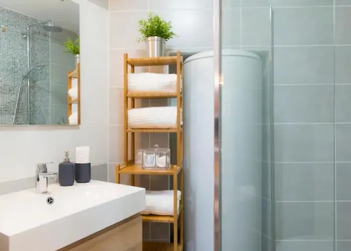 Urbain Ancienne Ecurie Au Centre Et Parking Apartmán