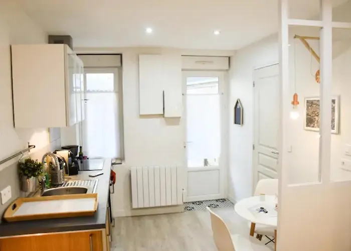 Urbain Ancienne Ecurie Au Centre Et Parking * Nantes