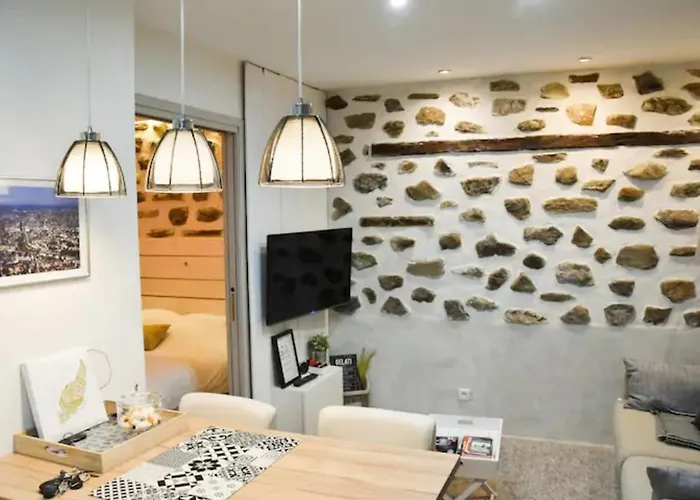 Urbain Ancienne Ecurie Au Centre Et Parking *