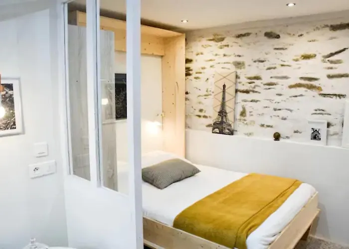 Urbain Ancienne Ecurie Au Centre Et Parking Apartmán